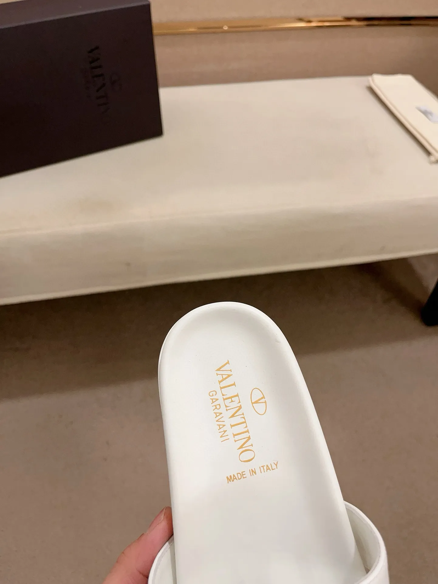 Men's shoes💰: 440💰[Valentino] New men's boutique slippers, counter quality, classic plaid, the actual workmanship is quite complex🔰The uppers are made of imported fabrics➕🐑Sheepskin lining, which tests the craftsman's craftsmanship➕original PU outsole. Size: 38-44 (45 can be customized, non-refundable)
